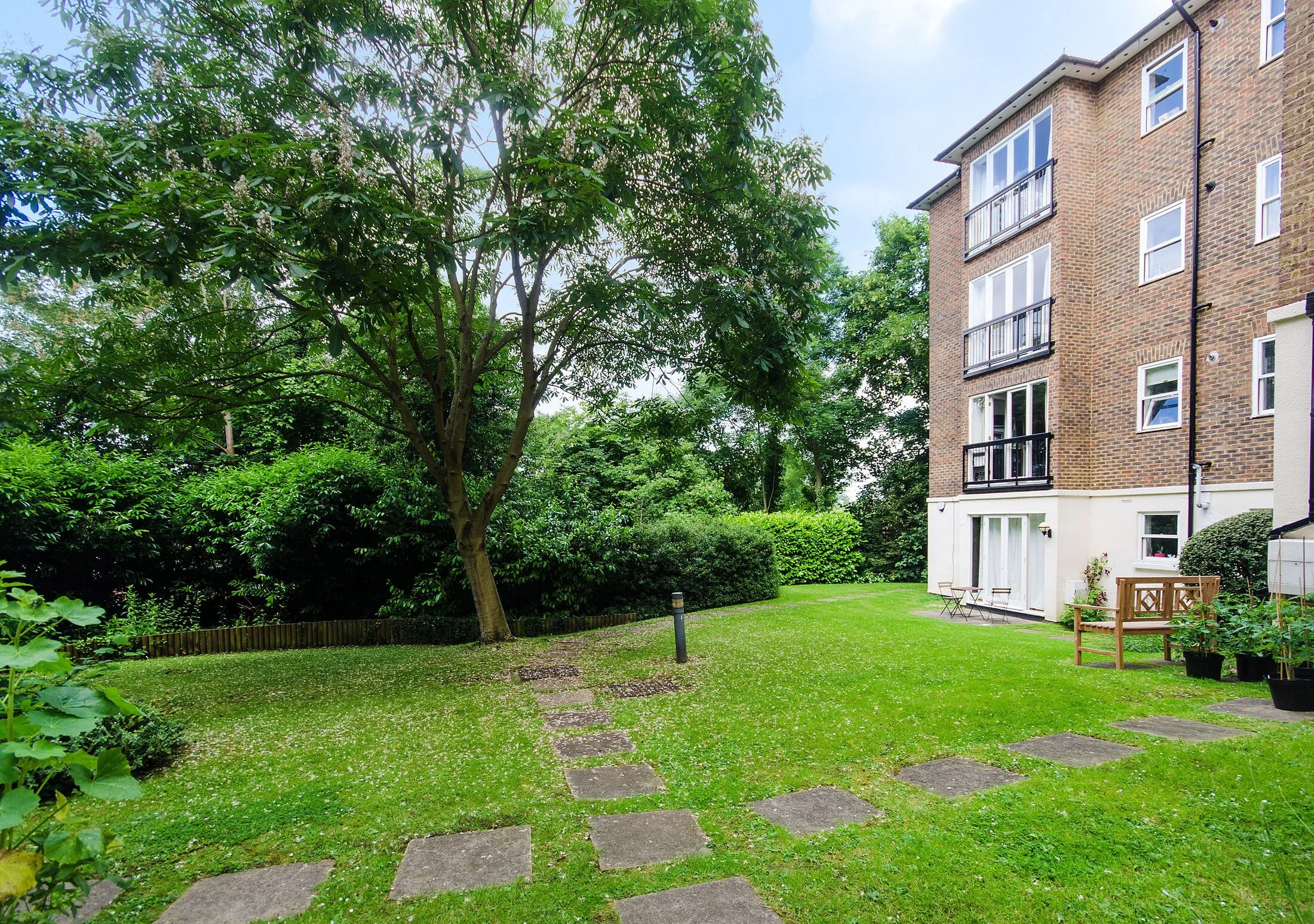 Flat Roxeth Hill in Greater London