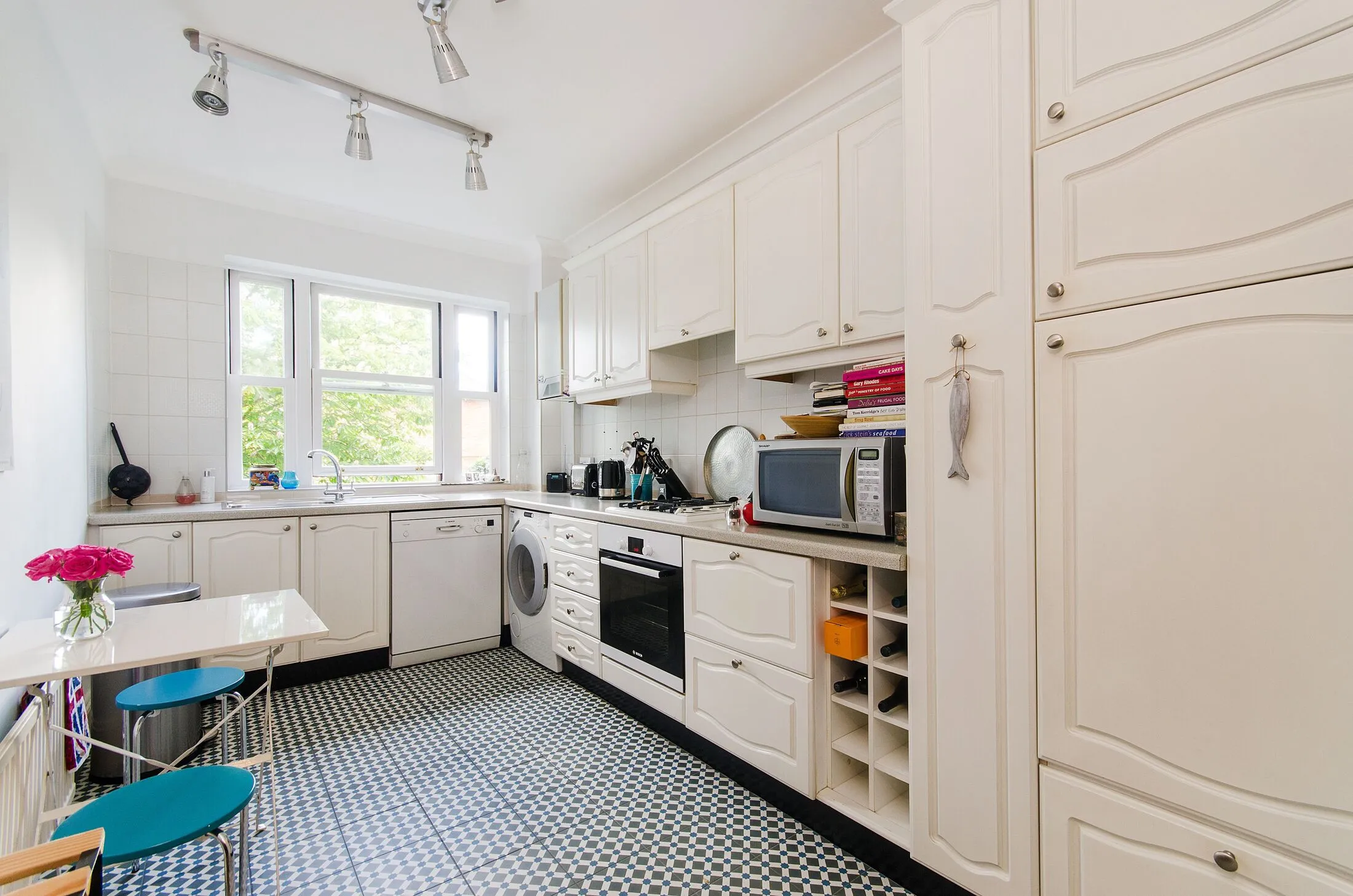 Flat Roxeth Hill in Greater London