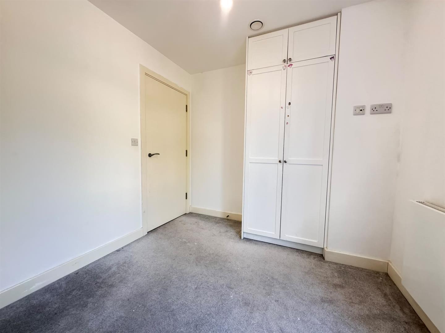 Flat Bolton Road in Greater London