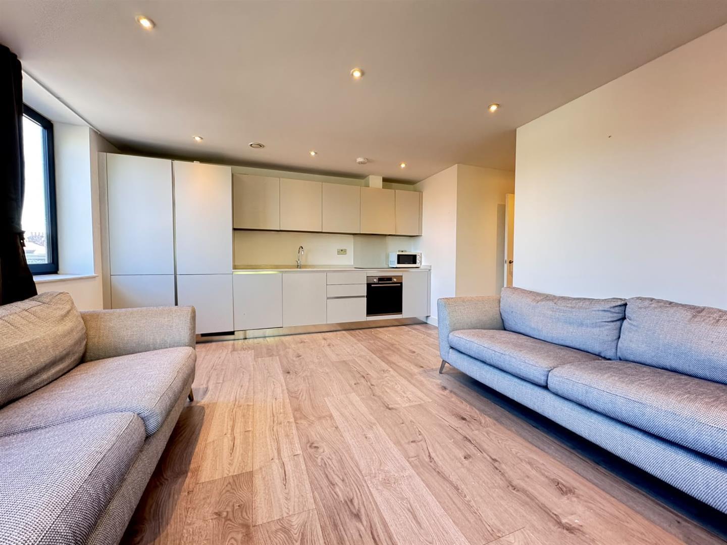 Flat Bolton Road in Greater London