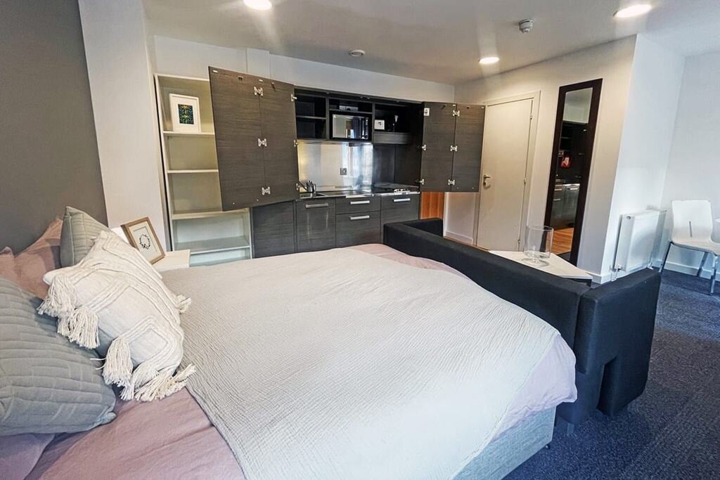 Room Kirby Street in Greater London