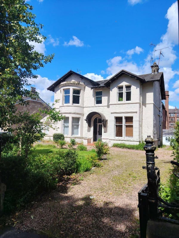 Flat Turnberry Road in Glasgow