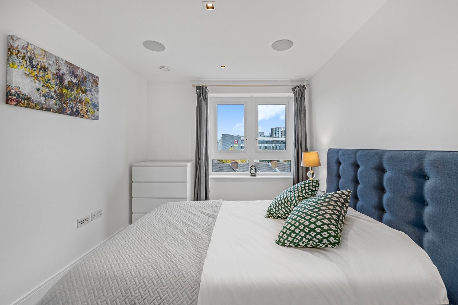 Flat Strand on the Green in Greater London