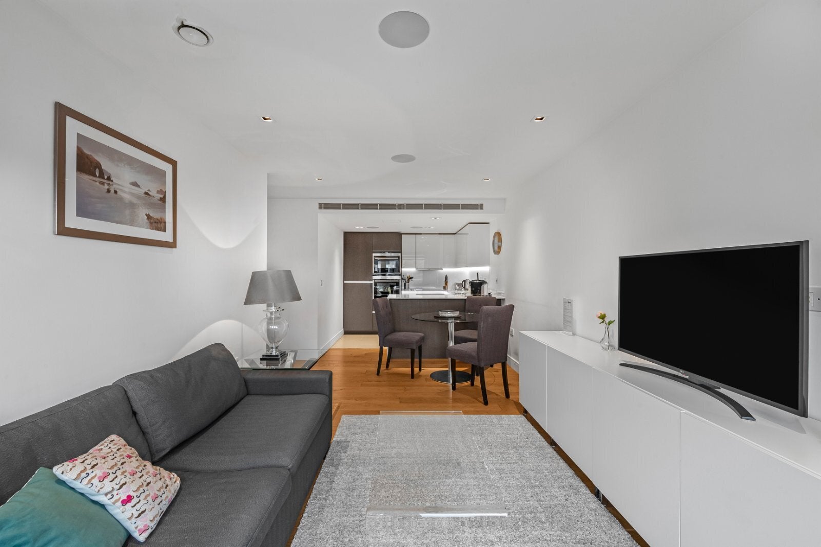 Flat Strand on the Green in Greater London