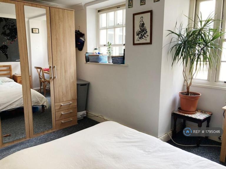 Flat Brunswick Terrace in Hove