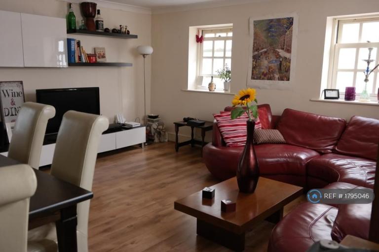 Flat Brunswick Terrace in Hove
