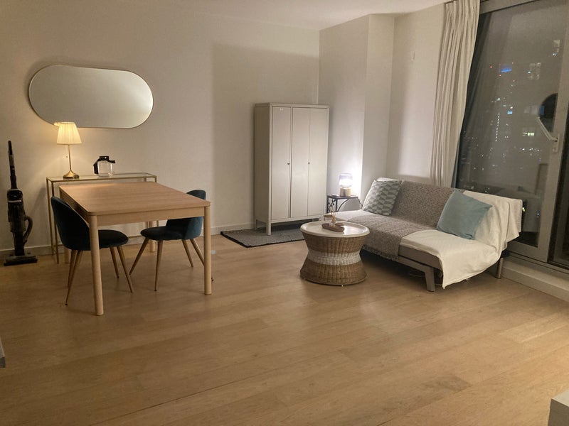 Room Biscayne Avenue in Greater London