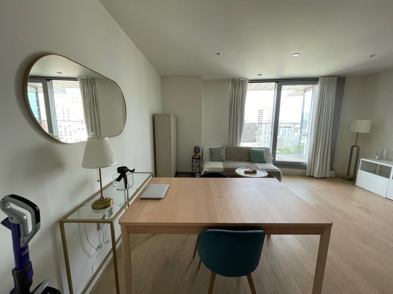 Room Biscayne Avenue in Greater London