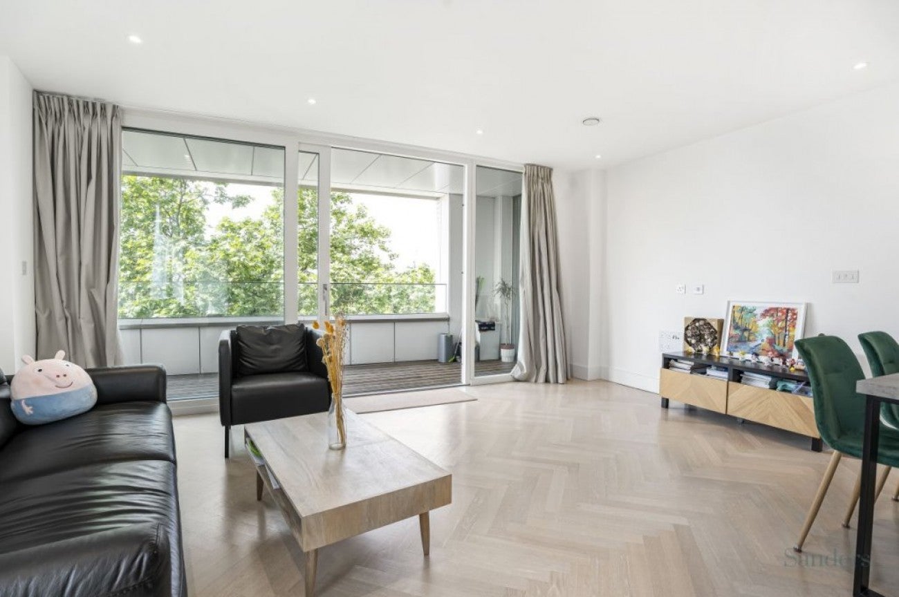 Flat Sterling Way in Greater London