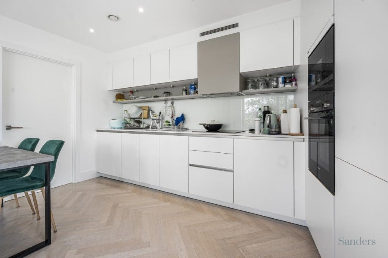 Flat Sterling Way in Greater London