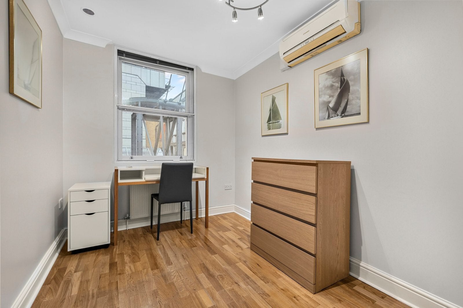 Flat Villiers Street in City of Westminster
