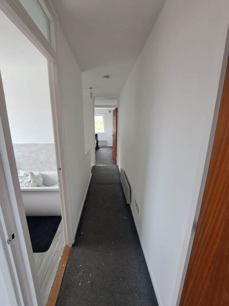 Flat Crescent Road in Luton