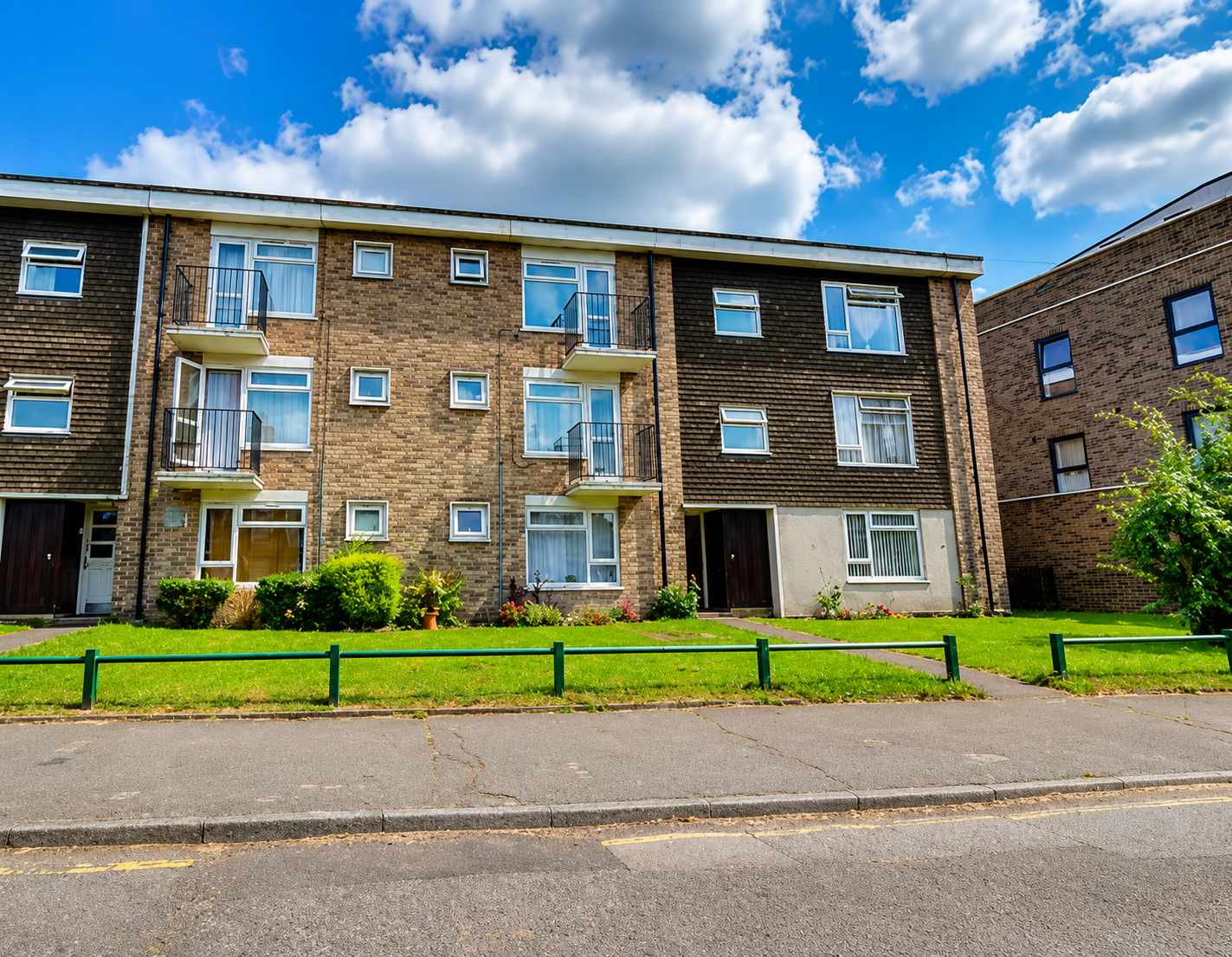 Flat Churchbury Road in Greater London