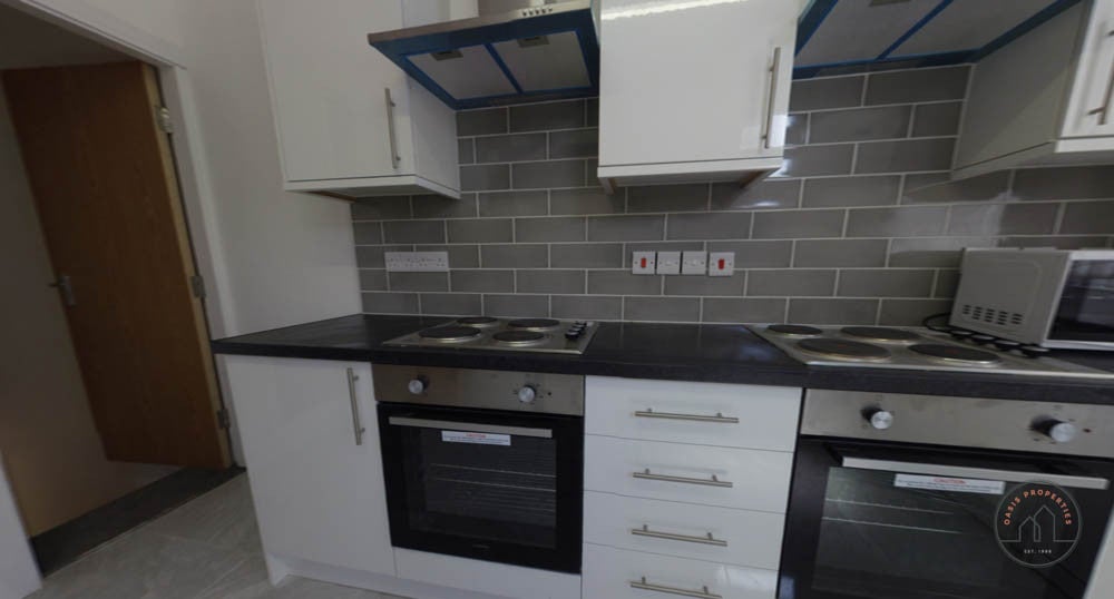 Flat Brudenell Road in Leeds