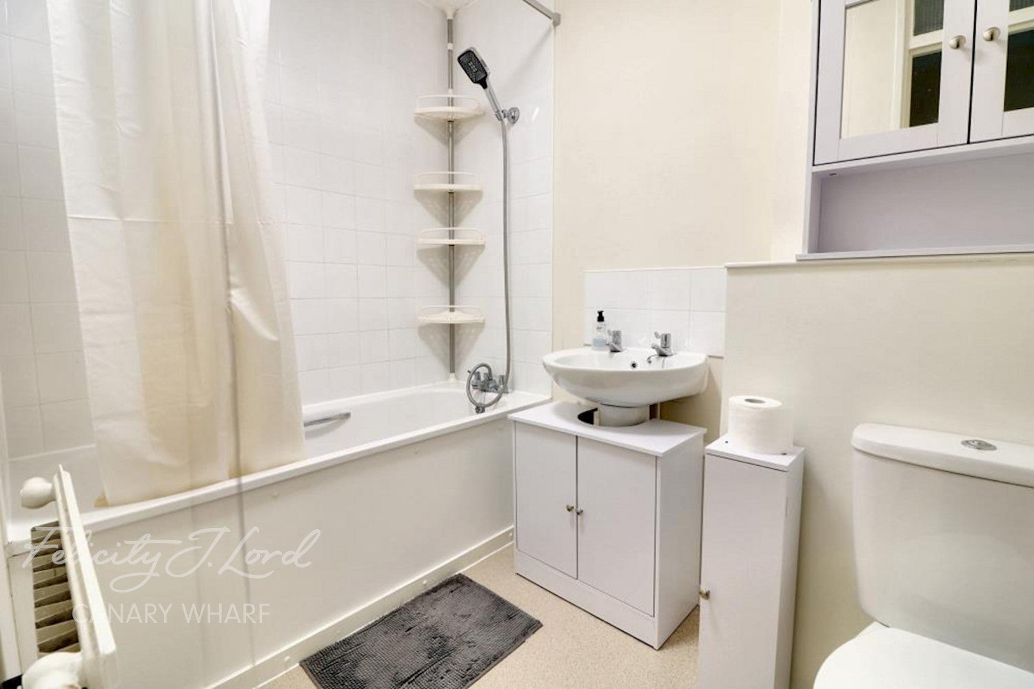 Flat Glengarnock Avenue in Greater London
