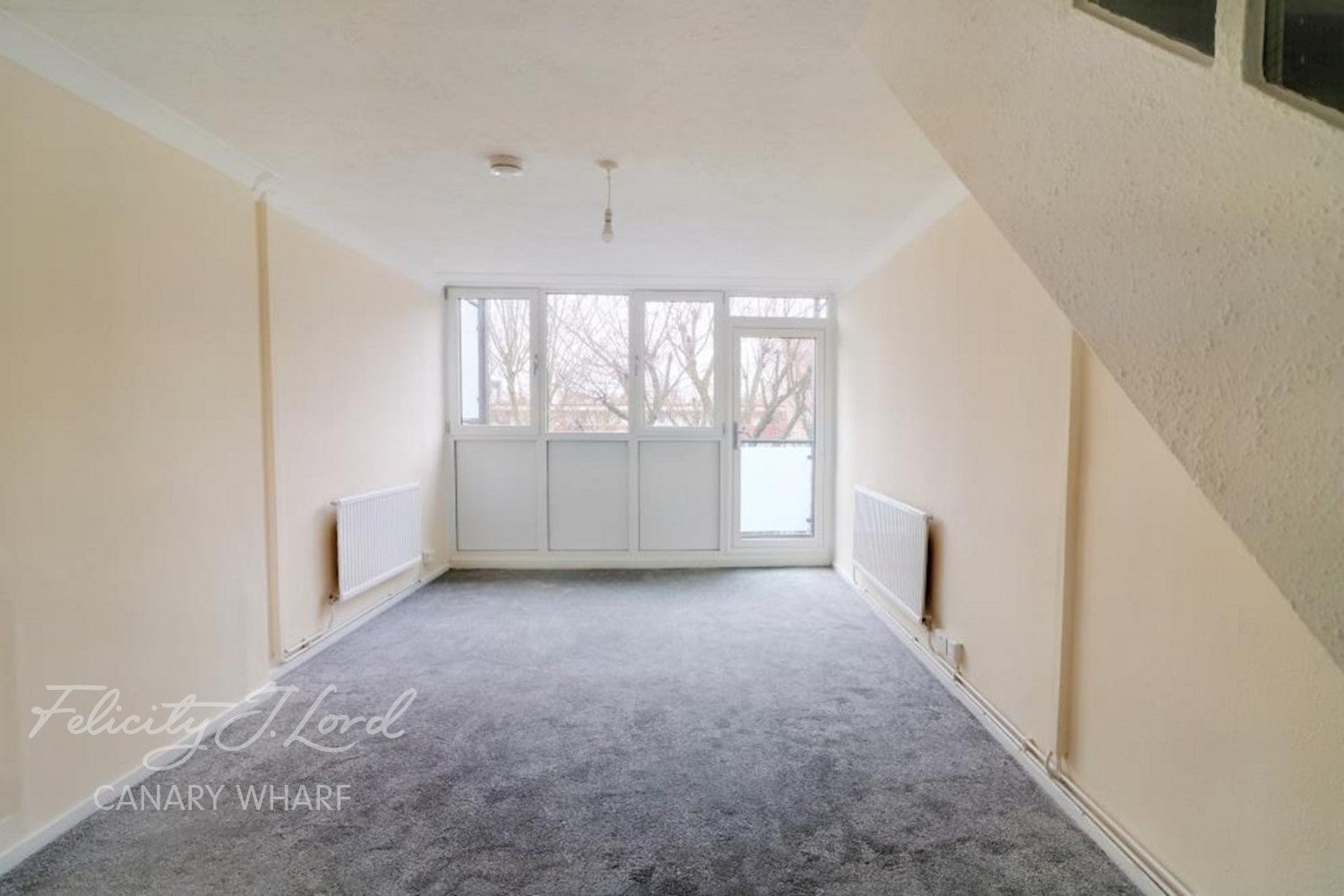 Flat Glengarnock Avenue in Greater London