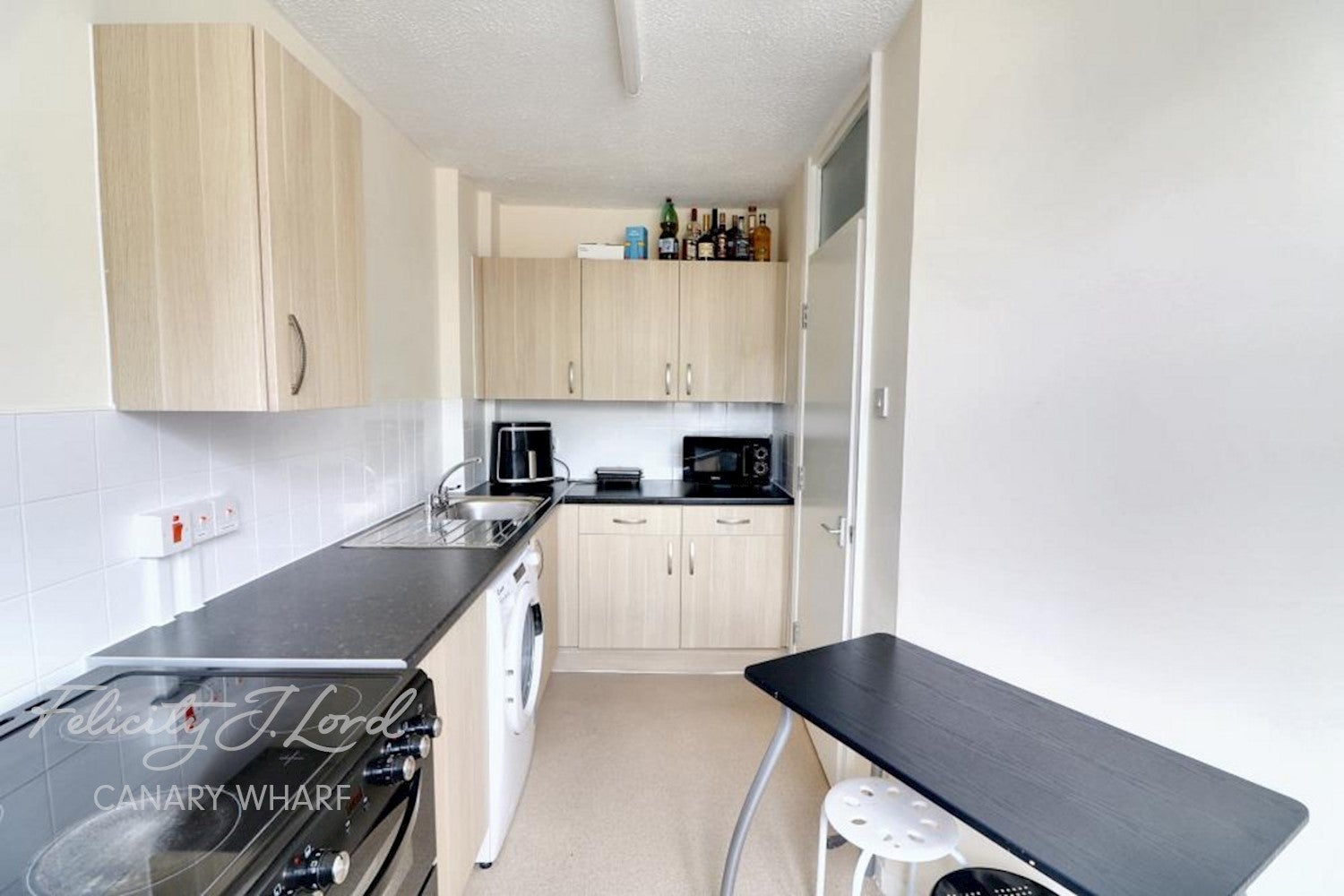 Flat Glengarnock Avenue in Greater London