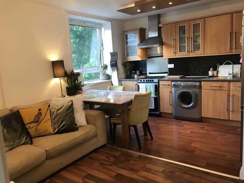 Room Westferry Road in Greater London