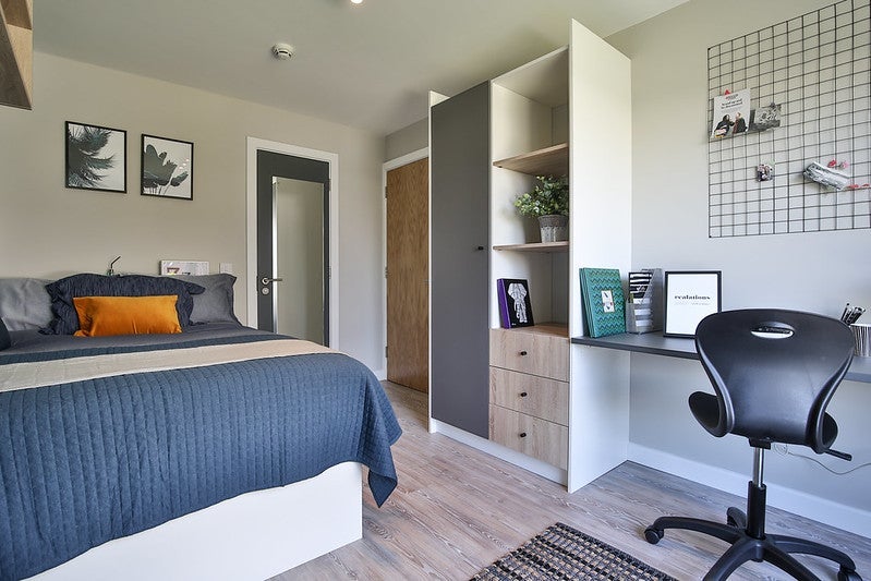Room Bax Road in Manchester