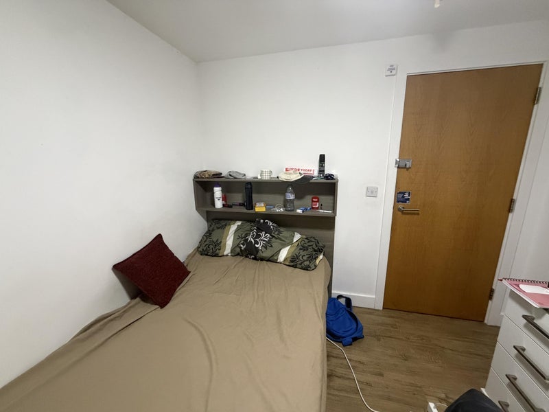 Room Bax Road in Manchester