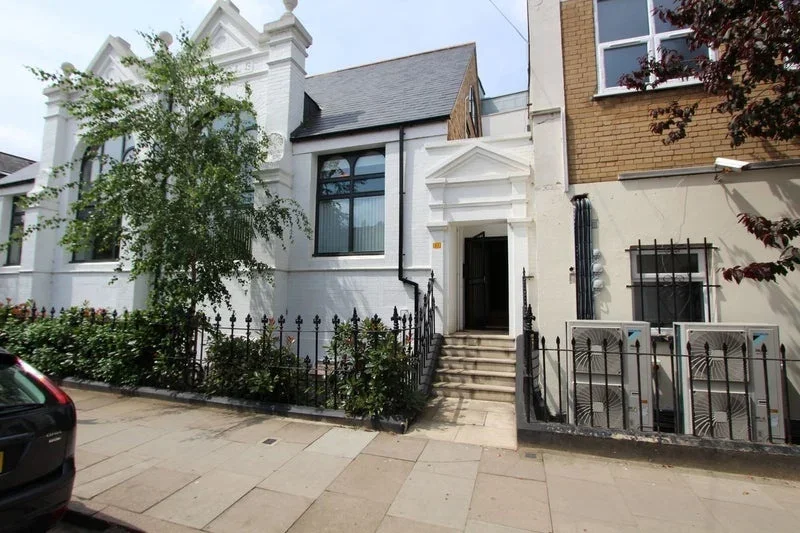 Room Leswin Road in Greater London