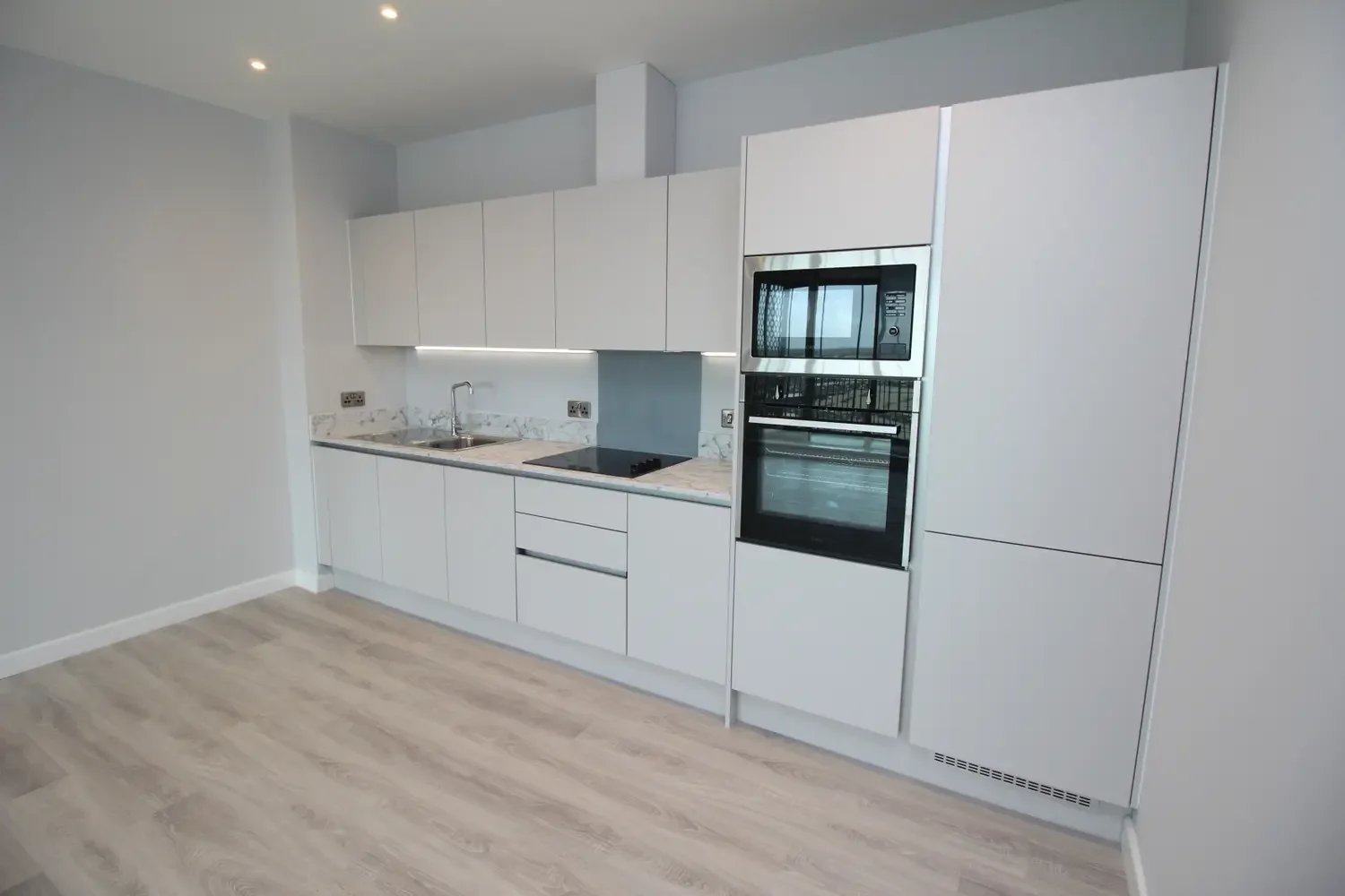 Flat Radford Way in Billericay