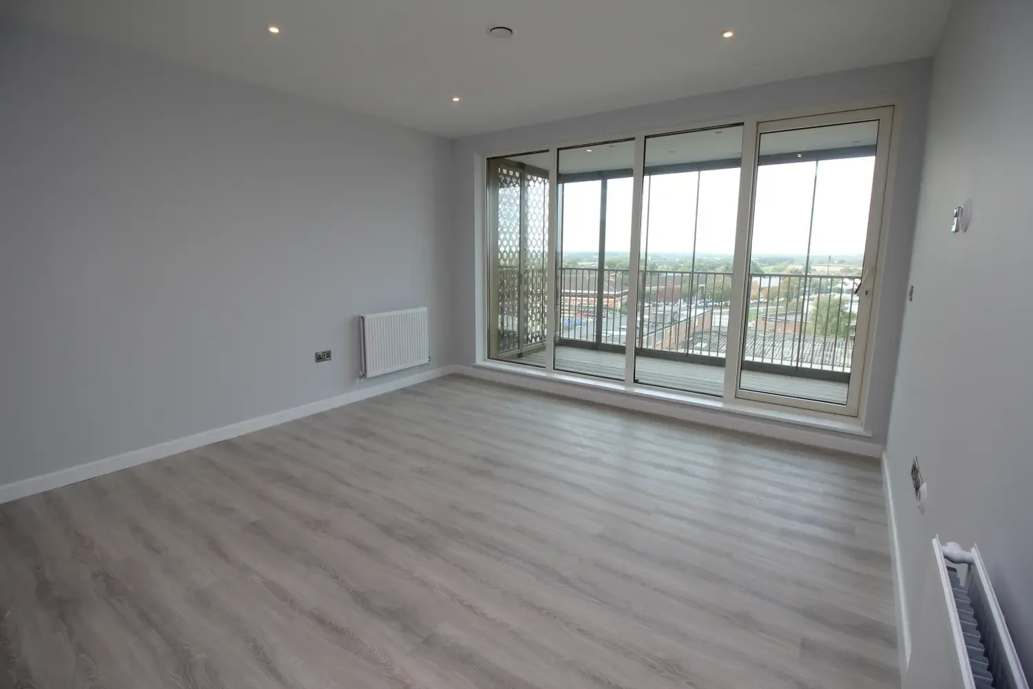 Flat Radford Way in Billericay