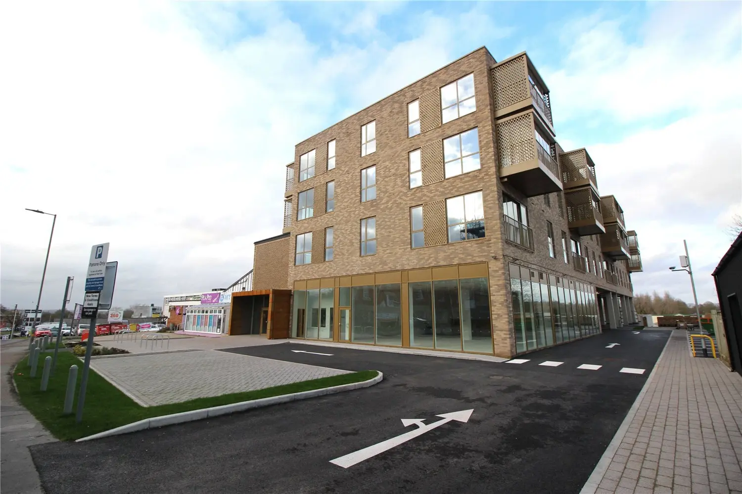 Flat Radford Way in Billericay