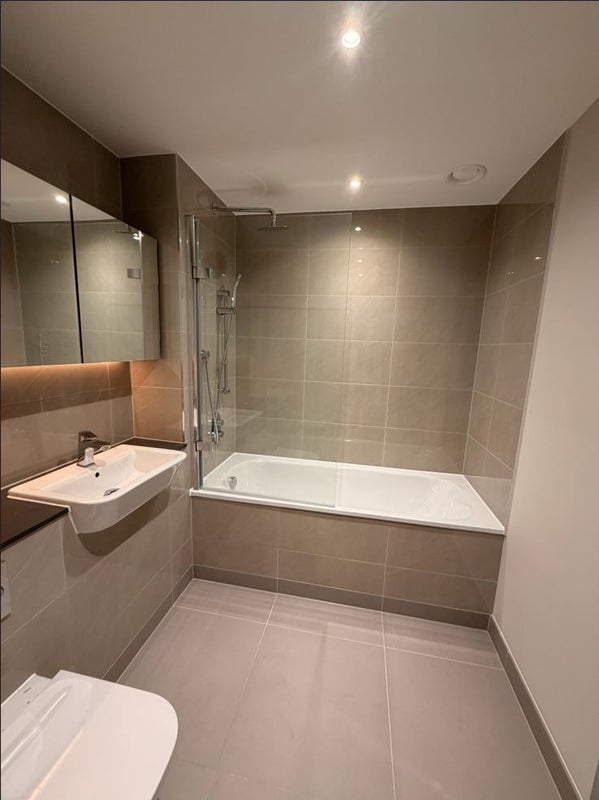 Room Carpenters Road in Greater London