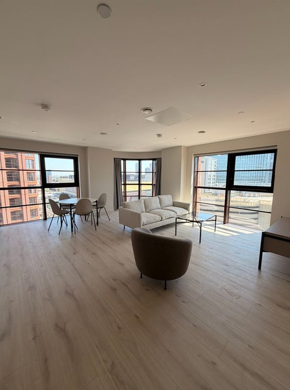 Room Carpenters Road in Greater London
