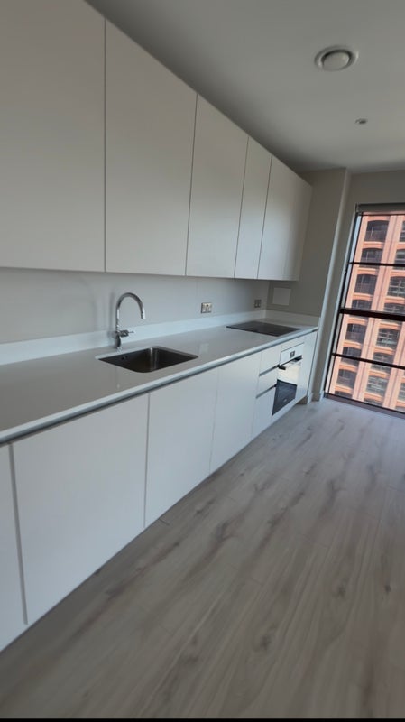 Room Carpenters Road in Greater London