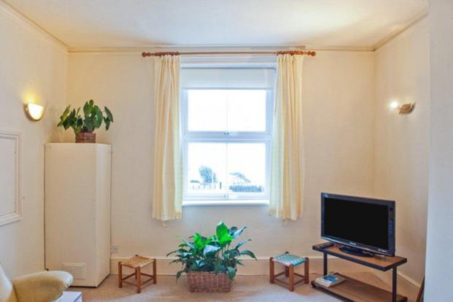Flat The Leas in Folkestone and Hythe District