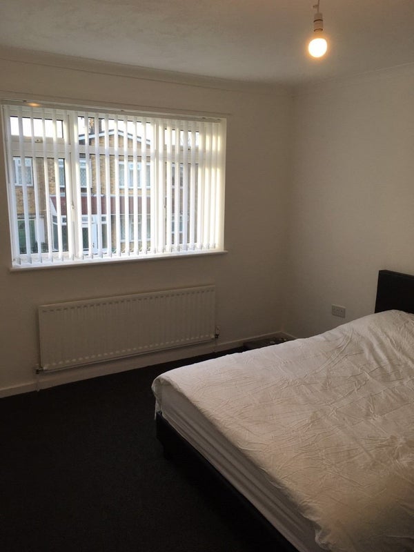 Room Bracondale Road in Greater London