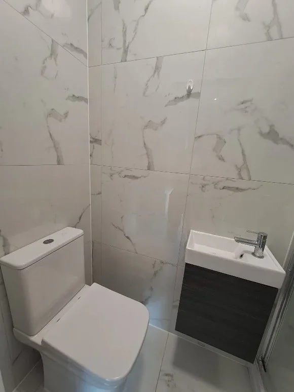 Room Westbury Road in Greater London