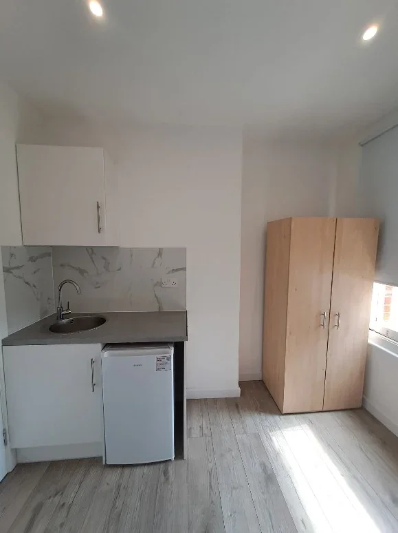 Room Westbury Road in Greater London