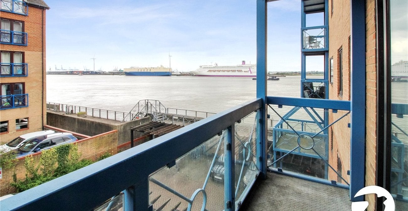Flat Marriotte Wharf in Gravesham