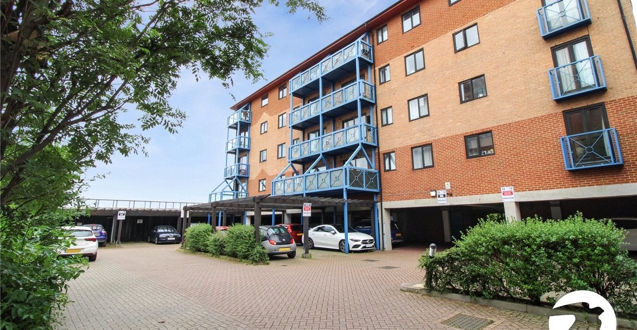 Flat Marriotte Wharf in Gravesham