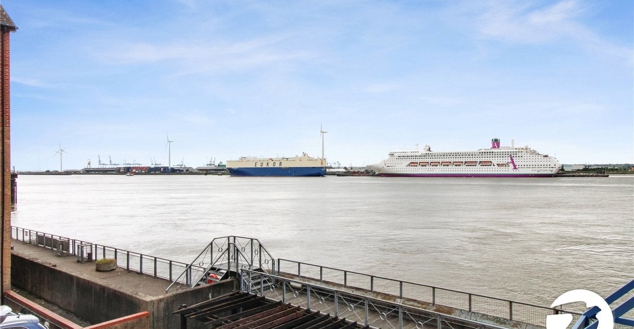 Flat Marriotte Wharf in Gravesham