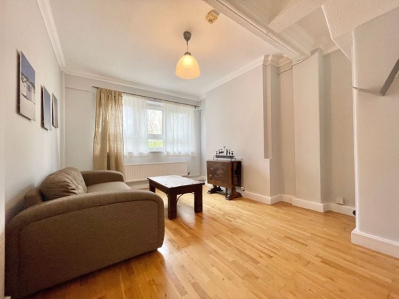 Flat Neptune Street in Greater London
