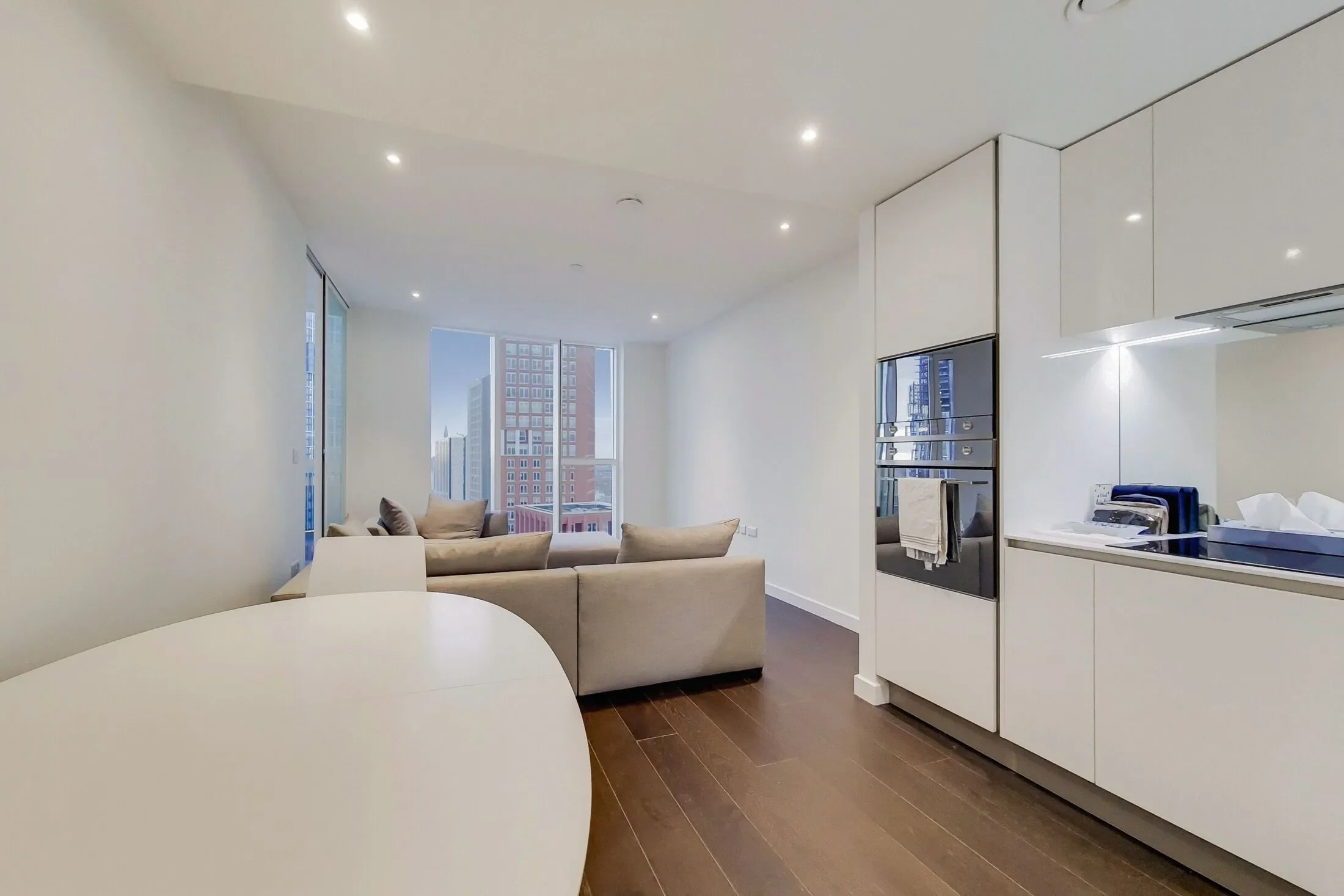Flat Wyvil Road in Greater London