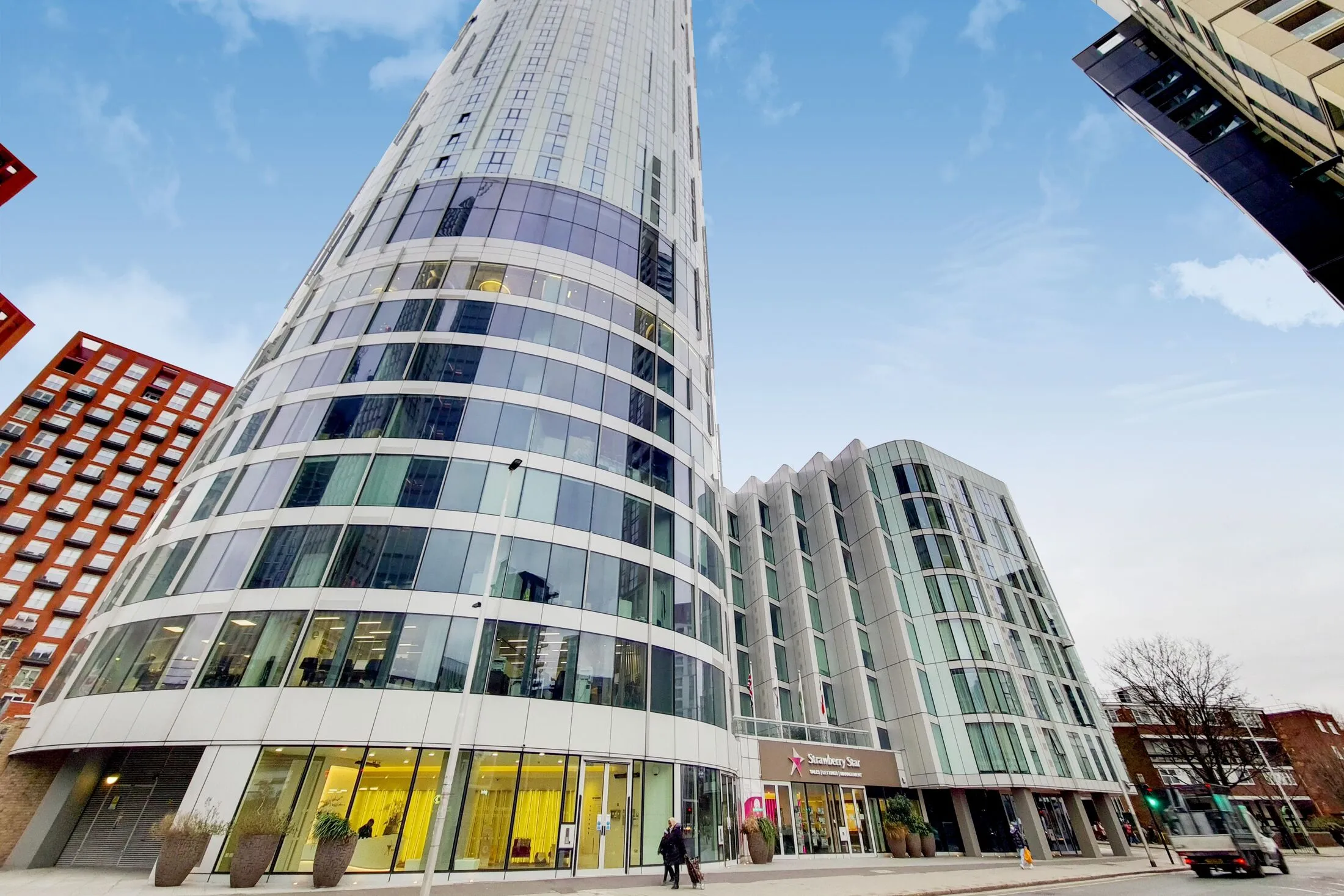 Flat Wyvil Road in Greater London