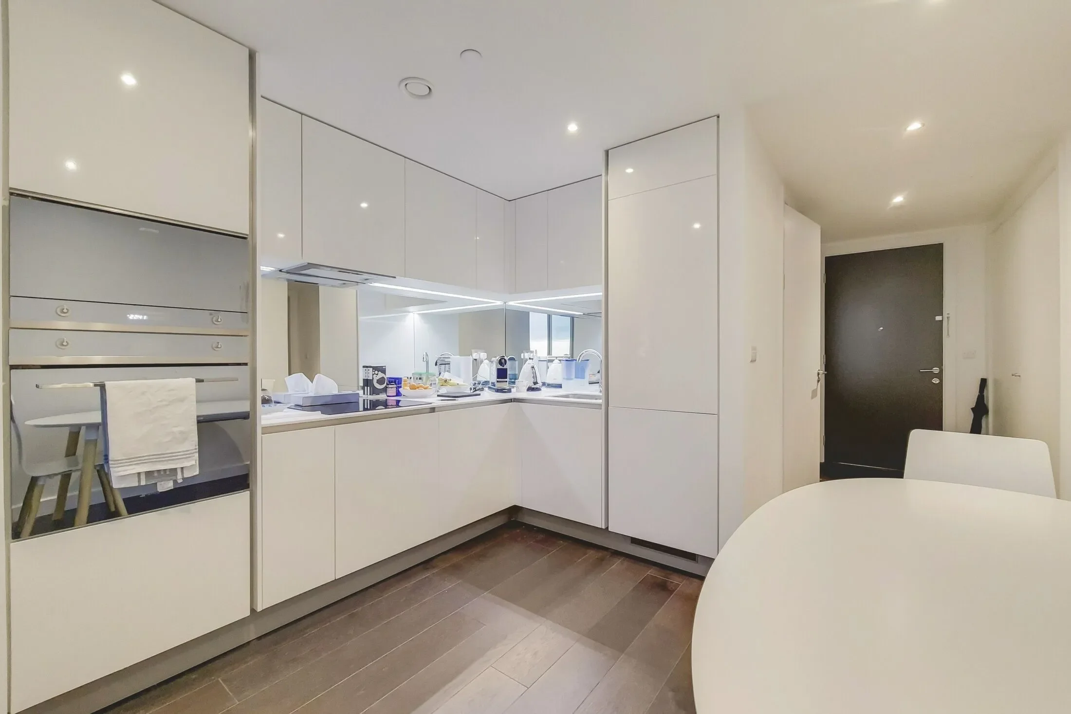 Flat Wyvil Road in Greater London