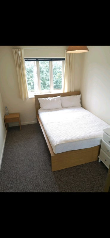 Room Ellson Close in Crawley