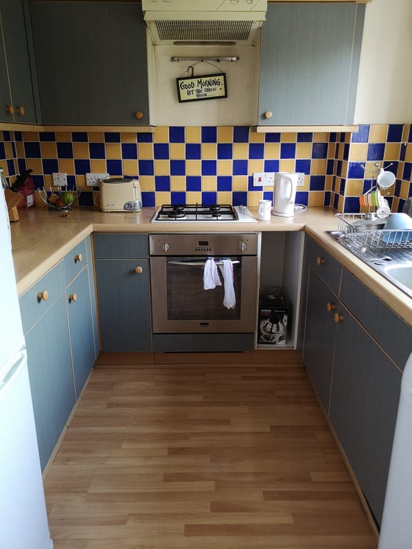 Room Ellson Close in Crawley