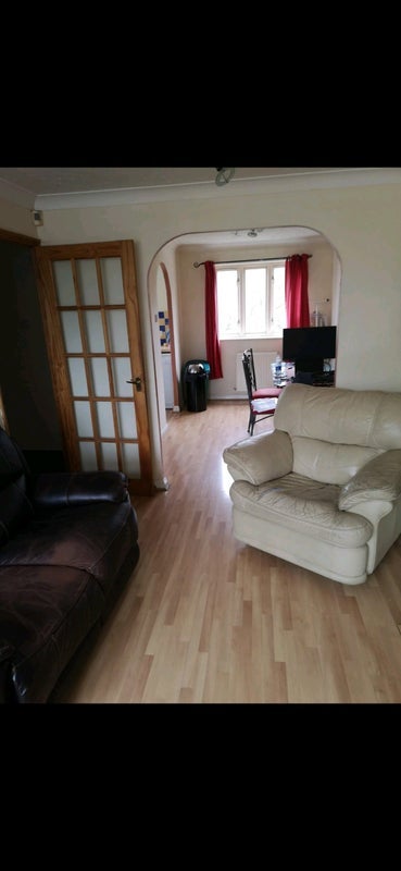 Room Ellson Close in Crawley
