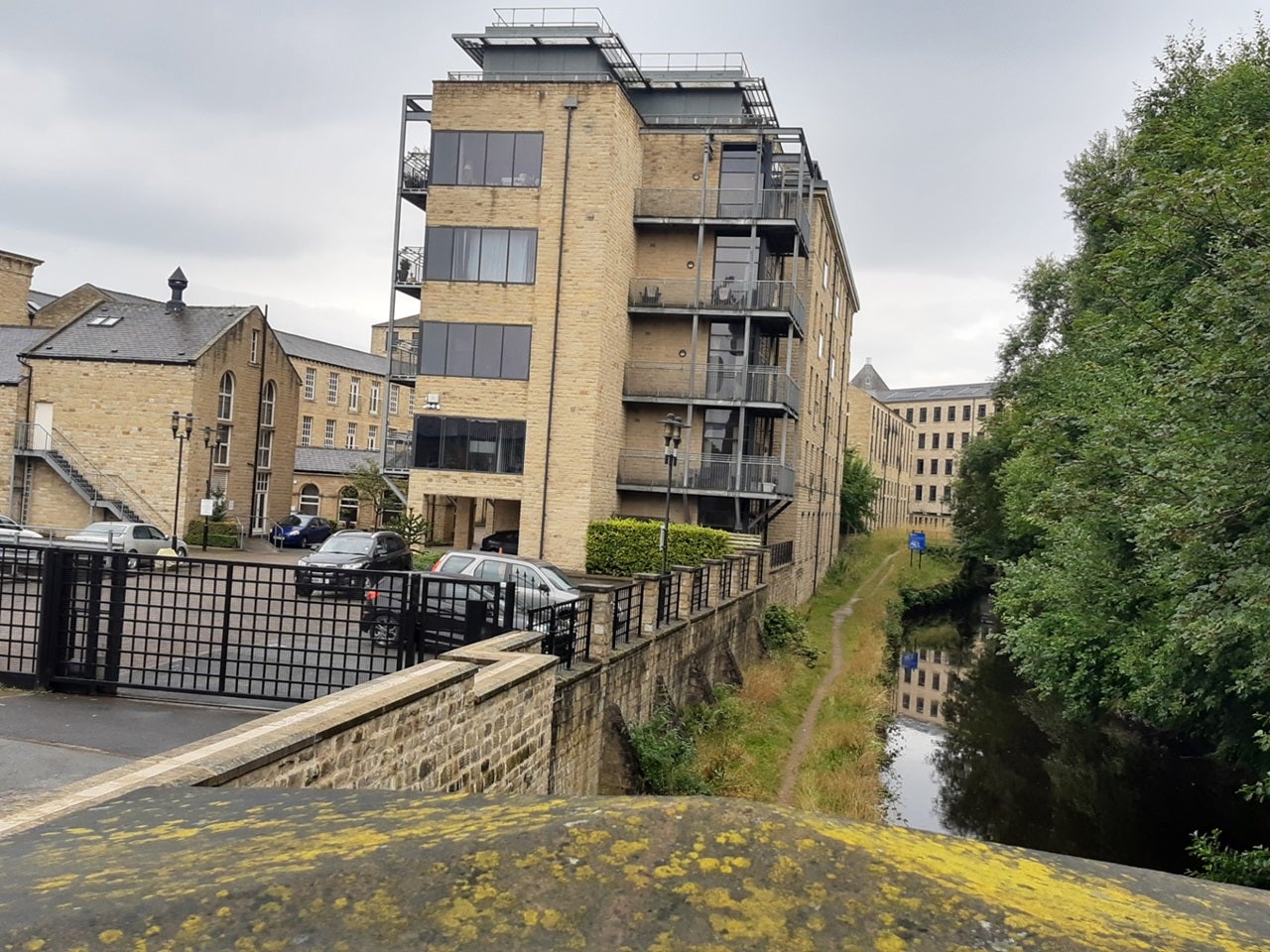 Flat Queensgate in Kirklees