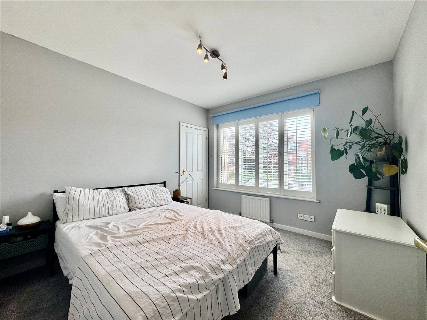 Flat Hillfield Avenue in Greater London