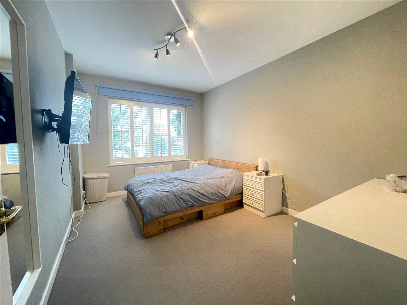 Flat Hillfield Avenue in Greater London