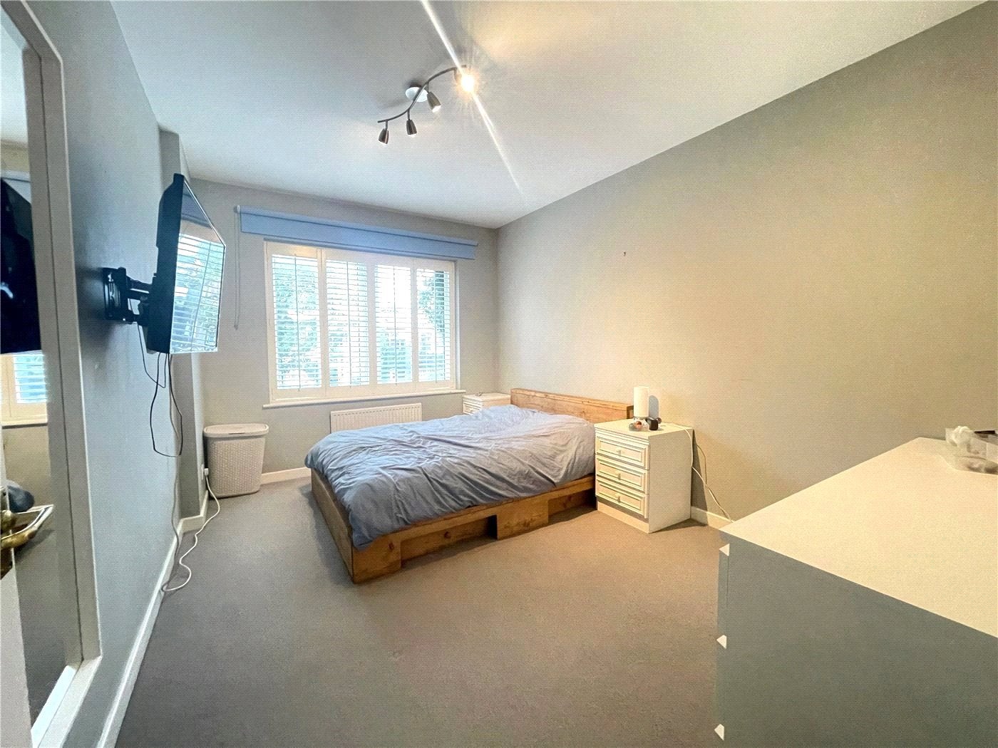 Flat Hillfield Avenue in Greater London