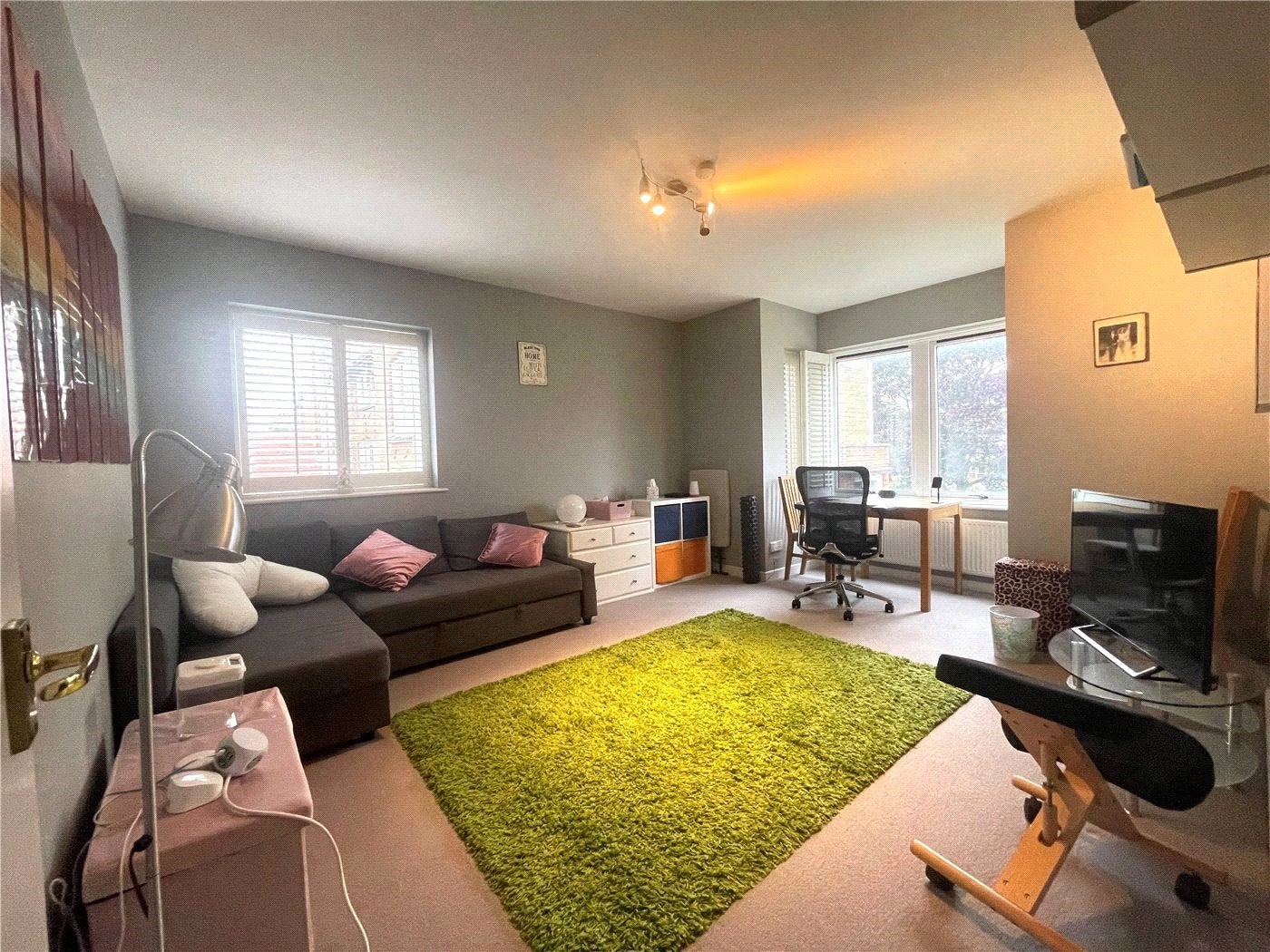 Flat Hillfield Avenue in Greater London